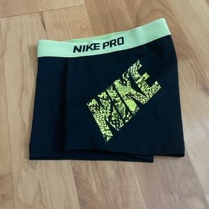 Nike Pros women’s XS
